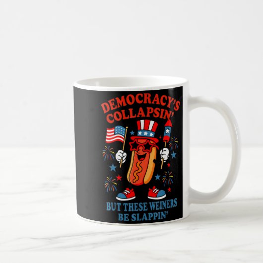 民主主義が崩壊する面白いホットドッグ7月4日のデモ コーヒーマグカップ (右)