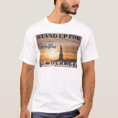 民主主義の#VoteBlueTシャツに立つ Tシャツ (正面)