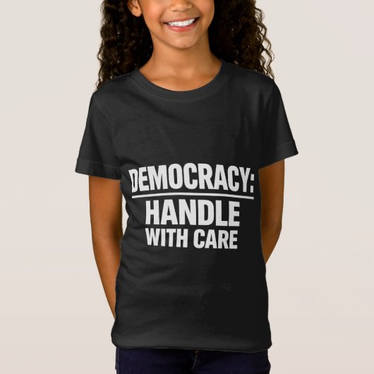 民主主義は大切に Tシャツ (正面)