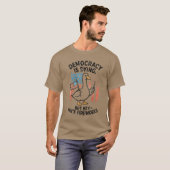 民主主義は死にかけているけれど花火はきれいだね 7月4日 Tシャツ (正面フル)