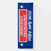 民主主義は沈黙の旗の下で死ぬ 横断幕 (縦)