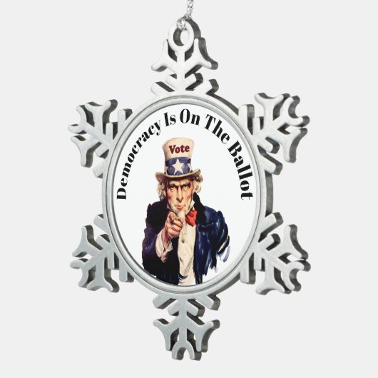 民主主義は2026年の投票に参加している スノーフレークピューターオーナメント (右)