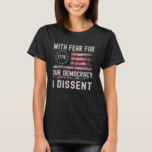 民主主義への恐怖を抱いて私はアメリカ国旗の法律に反対する Tシャツ (正面)