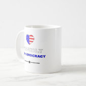 民主主義を誇りに思う コーヒーマグカップ (正面左)
