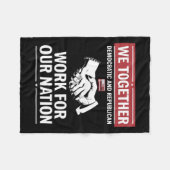 民主党と共和党が共に我々のNaのために働く フリースブランケット (正面(横))