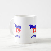 民主党のロゴと編集可能な投票テキスト コーヒーマグカップ (正面左)