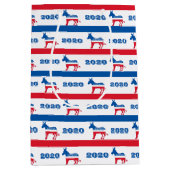 民主党員の愛国心が強い2020年のろばは縞で飾ります ミディアムペーパーバッグ (正面)