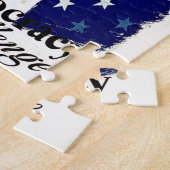 民主化が挑戦し、自由の聖火を掲げたポスター ジグソーパズル (側面)