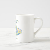 民俗的なパターンとウクライナのタイポグラフィー ボーンチャイナマグカップ (右)