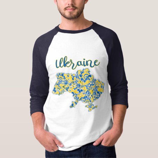 民俗的なパターンとウクライナのタイポグラフィーTシャツ Tシャツ (正面)