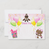民族の女の子のキリンのカップケーキのベビーシャワーは感謝していしています サンキューカード (裏面)