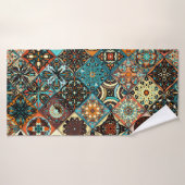 民族フローラ曼荼羅の継ぎ目のない模様。カラフル バスタオル (バスタオル)