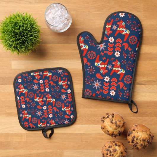民芸赤スウェーデン ダラ 馬パターン 鍋つかみ&鍋敷きセット (トップダウン)