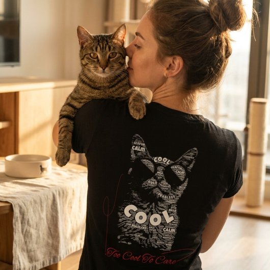 気にしないネコのタイポグラフィ Tシャツ
