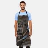 「気には若い苗を育てている」デザイナー エプロン (着用した状態)