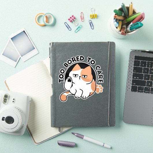 気にもとめない – 面白いおこりんぼ猫の引用 シール (iPadカバー)