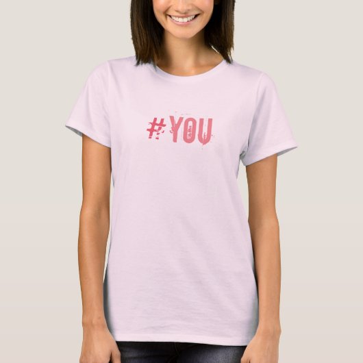 気のあるそぶりをしたHASHTAG#YOU Pink文字すべての色 Tシャツ (正面)