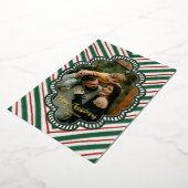 気まぐれなレトロな赤と緑のストライプのホリーデザインの縁取り 箔シーズンカード (回転した状態)