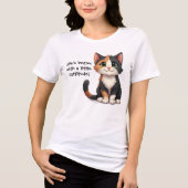 気まぐれな三色猫ちゃんのその生意気な態度 トライブレンドTシャツ (正面)
