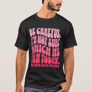 気をつけて私が今日Qかどうか分からなおもしろいい Tシャツ