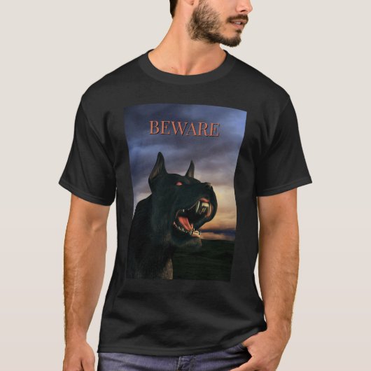 気をつけて。大きな黒い犬Tシャツ Tシャツ (正面)