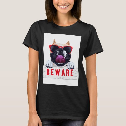 気をつけて！色とりどりのパグの犬149 Tシャツ (正面)