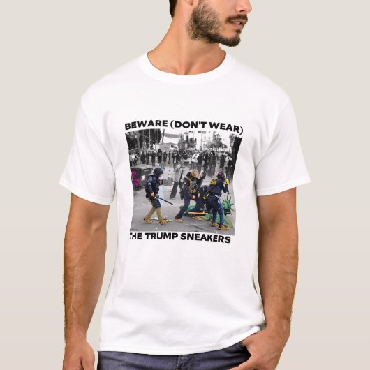 "気をつけろ (履くな) トランプ・スニーカー" Tシャツ (正面)
