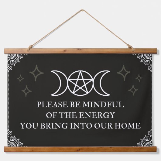 気を付ける 吊り下げ型タペストリー (正面)