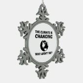 気候は変わりつつある我々ではない スノーフレークピューターオーナメント (左)