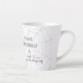 気味の悪いリース カフェラテマグ (右)