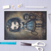 気味の悪い小さな女の子歩く 薄葉紙 (クラフト)