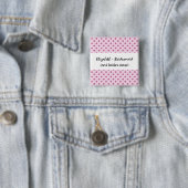 気持ちのピンクの点が付いているおもしろいな新婦付添人ボタン 缶バッジ (インサイチュ)