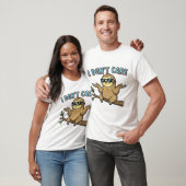気楽に過ごすナマケモノ、気にしないデザインの必須Tシャツ Tシャツ (ユニセックス)