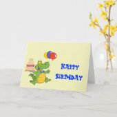 気球およびケーキの子供の誕生日カードを持つわに カード (黄色い花)