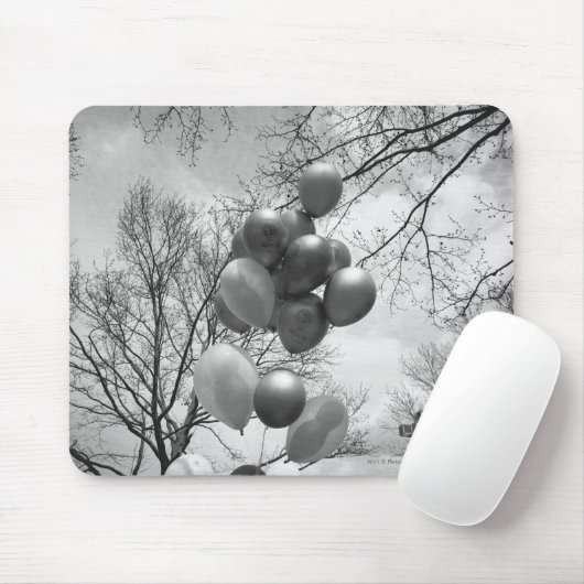 気球のアウトドアB&Wの低い角度の束 マウスパッド (マウス)