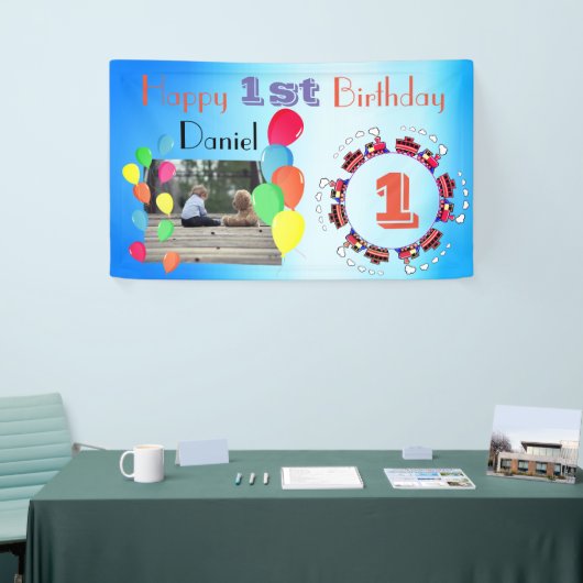 気球のパーソナライズな男の赤ちゃんの幸せな第1誕生日 横断幕 (トレードショー)