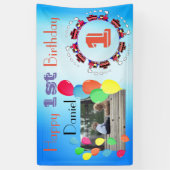 気球のパーソナライズな男の赤ちゃんの幸せな第1誕生日 横断幕 (縦)