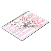 気球のベビーシャワーの来客名簿を持つピンクのこうのとり ノートブック (左側)