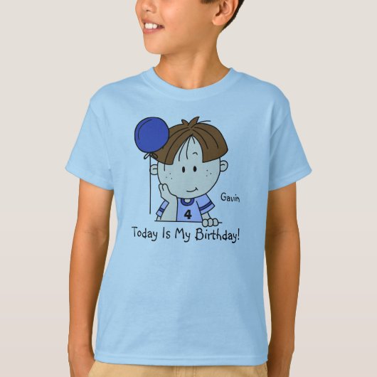 気球の誕生日のTシャツを持つカスタムなブルネットの男の子 Tシャツ (正面)