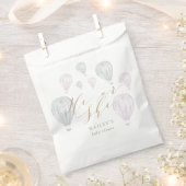 気球の赤ちゃんシャワーを性別で明かす フェイバーバッグ (クリップ留めされた状態)