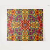 気紛れなTikiの赤いヴィンテージのフラクタルの万華鏡のように千変万化するパターン タペストリー (正面(横))