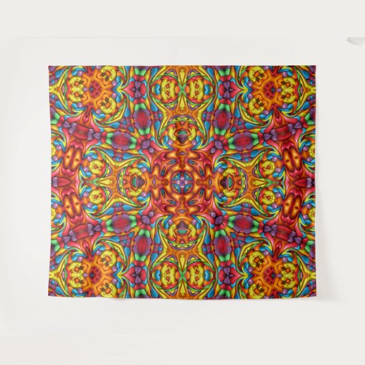 気紛れなTikiの赤いヴィンテージのフラクタルの万華鏡のように千変万化するパターン タペストリー (正面(横))