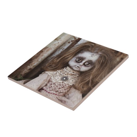 気色悪いゴシック様式磁器の人形のビクトリア時代の人のゴシック タイル (側面)