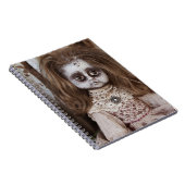 気色悪いゴシック様式磁器の人形のビクトリア時代の人のゴシック ノートブック (右側)