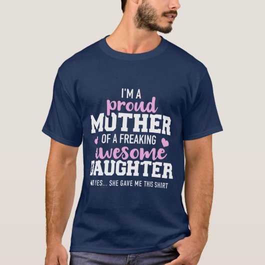 気誇りを持った変な娘の素晴らし母 Tシャツ (正面)
