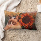 気難しい猫のヒマワリの枕 ランバークッション (ブランケット)