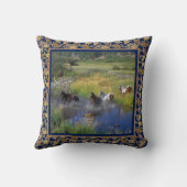 水および西部のトリムの青を通って走っている馬 クッション (裏面)