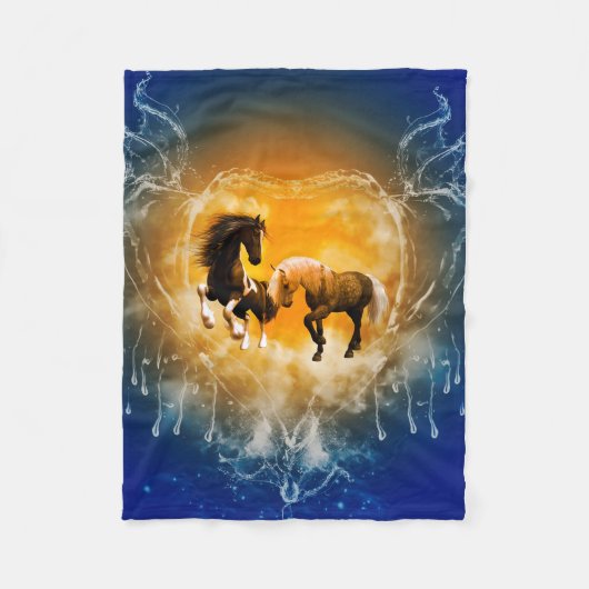 水から成っているハートの美しい馬 フリースブランケット (正面)