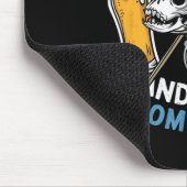 水から魚を救い、ビールを瓶から飲む マウスパッド (コーナー)