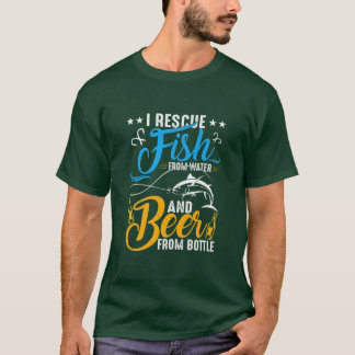 水から魚を救い、ビールを瓶から飲む Tシャツ